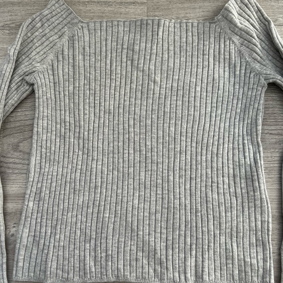 NWT H&M Grey Off the Shoulder Long Sleeve - Picture 2 of 3